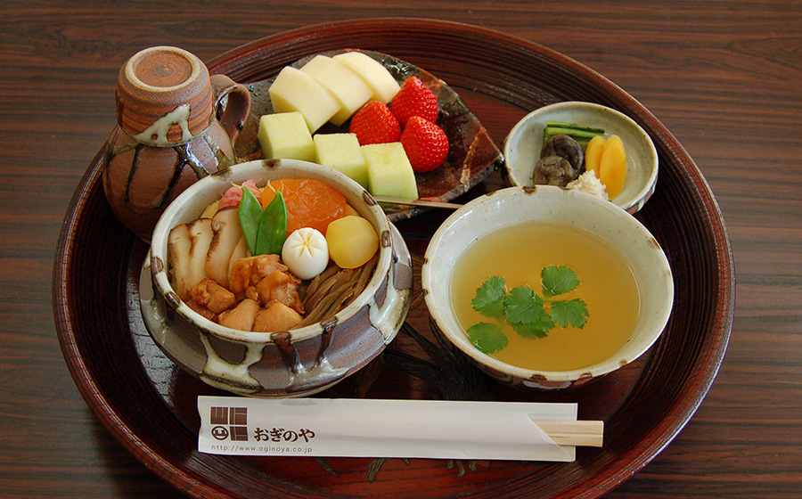 昭和天皇と 特製 峠の釜めし 荻野屋